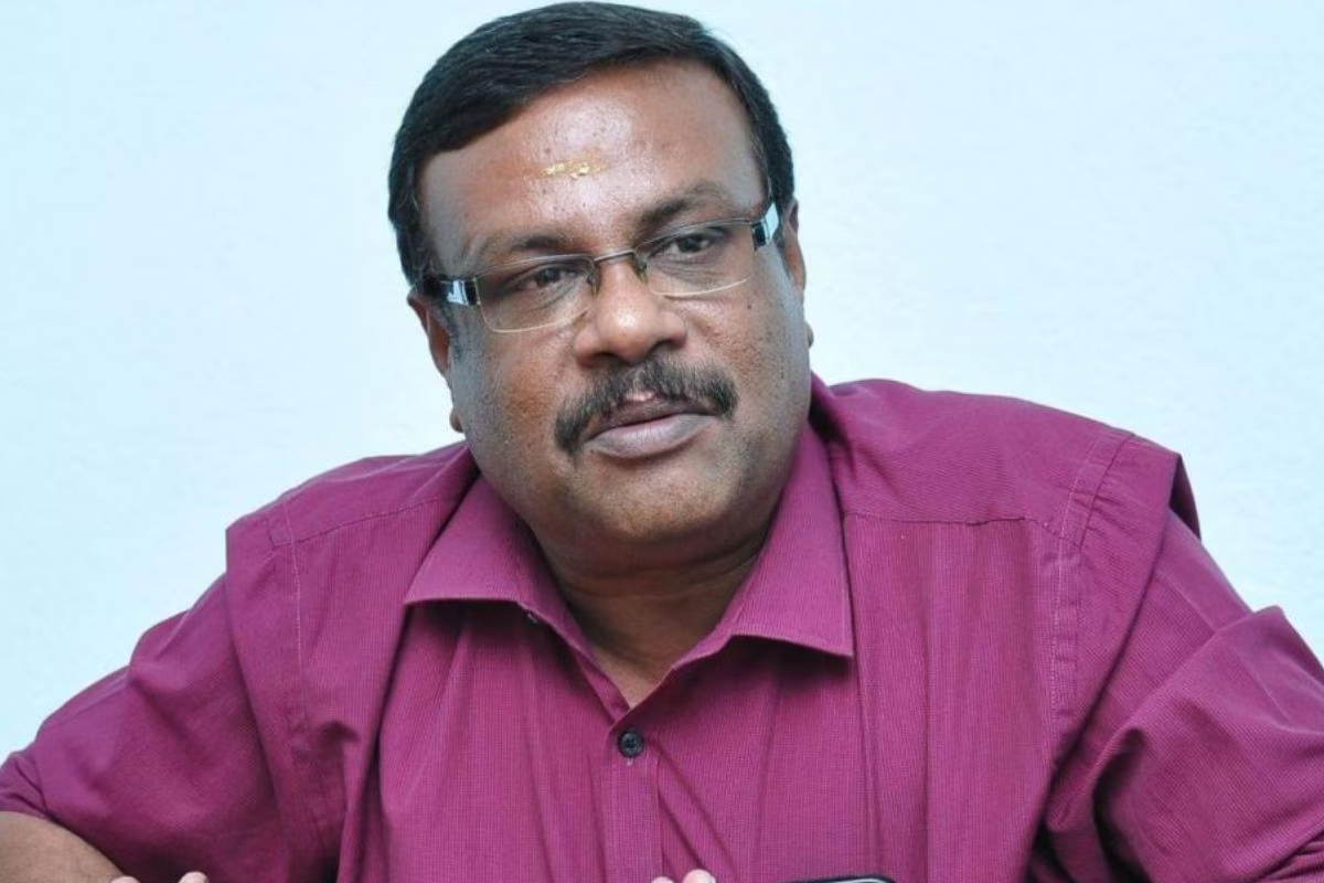 மூக்கு அரிக்குதுனு சொரிந்தால் கூட விஜய் பத்தி ஏதோ நினைக்கிறார்னு சொல்லுவாங்க சார் - அஜித் அடித்த கிண்டல் | Ajith Teased Media Says Actor Ilavarasu