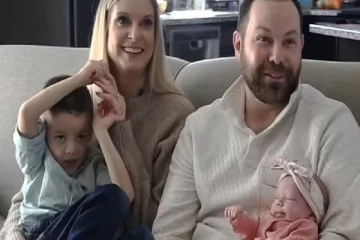 130 ஆண்டுகளுக்குப் பின் பிறந்த பெண் குழந்தை; கொண்டாடும் குடும்பம்!