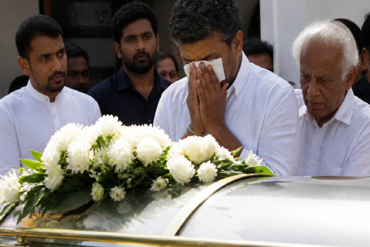 தாயாரின் இறுதிச் சடங்கு இன்று! அரவிந்த டி சில்வாவிற்கு பிடியாணை | Court Issues Arrest Warrants For Aravinda தாயாரின் இறுதிச் சடங்கு இன்று! அரவிந்த டி சில்வாவிற்கு பிடியாணை | Court Issues Arrest Warrants For Aravinda