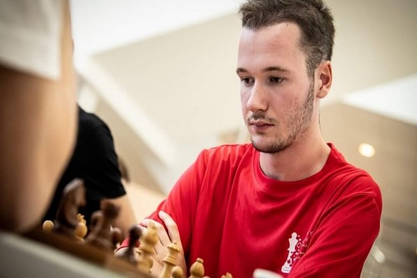 உலக அரங்கில் சாதனை படைத்த மொன்றியல் இளைஞன் | Montreal Teen World Junior Chess Champion