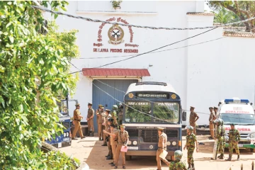 මීගමුව බන්ධනාගාරයම හිස් කරයි - රැදවියන් අතර නැවතත් උණුසුම් තත්ත්වයක් දරුණු ගණයේ රැඳවියන් 13 දෙනෙකු බූස්සට
