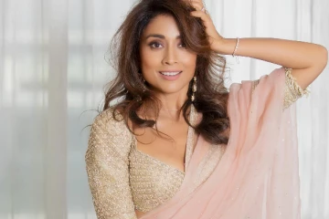 41 வயதில் இப்படியா.. ஸ்ரேயா சரண் எல்லைமீறிய கவர்ச்சியில் ரேம்ப் வாக்