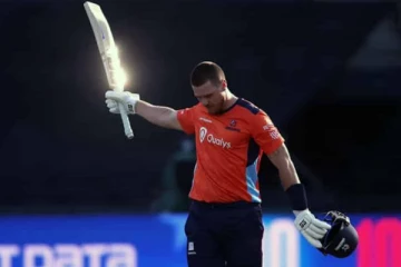 கிறிஸ் கெயிலின் சிக்ஸர் சாதனை முறியடிப்பு - T20 போட்டியில் 2 உலக சாதனை படைத்த ஃபின் ஆலன்