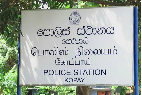 மகனை திருத்தி தருமாறு பொலிஸ் நிலையத்தில் ஒப்படைத்த தாய் - யாழில் சம்பவம் | Mother Handed Over Her Son To The Police Station
