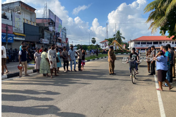 மட்டக்களப்பில் பொலிஸாரின் தலையீட்டினால் நிறுத்தப்பட்ட போராட்டம் | Protest In Batti Stopped Police Intervention