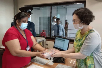 ජපන් මහාචාර්යවරියට අමතක වූ මුදල් පසුම්බිය ආපසු ලබාදෙයි