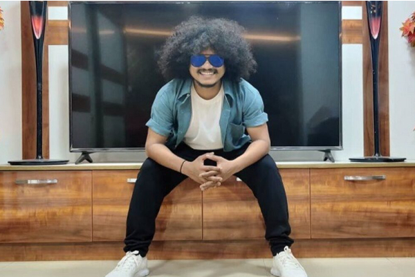 திருமணம் செய்ய போகும் பெண்ணுடன் ஜோடியாக இருக்கும் புகழ்.... கண் வைக்கும் ரசிகர்கள் | Pugazh With His Fiance