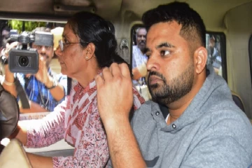 ஆபாச வீடியோக்களில் இருப்பது நானே இல்லை - பல்டி அடித்து கதறிய பிரஜ்வல் ரேவண்ணா!