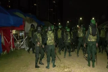 இரவோடு இரவாக போராட்டக்காரர்கள் மீது இராணுவத்தினர் கொடூர தாக்குதல்