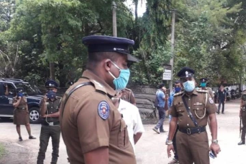 யாழில் ஆலயம் முன்பாக 10 இலட்சம் ரூபாவை பறித்துசென்ற இருவர்!