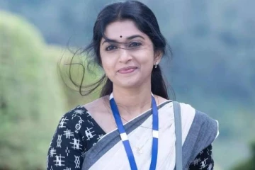 காதலர் தினத்தில் வைரல் போட்டோ வெளியிட்டு இளைஞர்களை மயக்கும் மீரா ஜாஸ்மின்- 40 வயதா இவருக்கு?