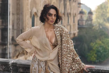 அட்டை விளம்பரத்திற்காக கிளாமர் போட்டோஷூட்!! நடிகை சோபிதா துலிபாலாவின் புகைப்படங்கள்..