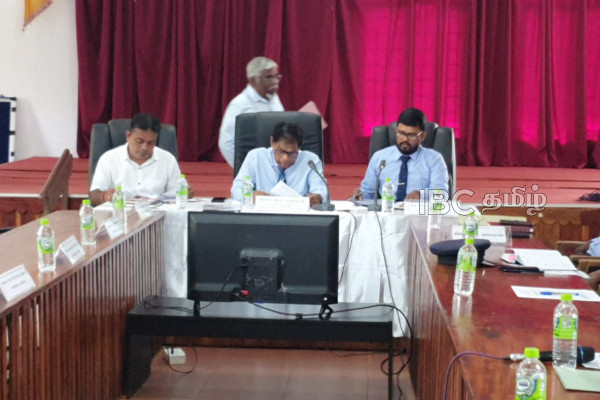 யாழில் வாய்த்தர்க்கத்தின் பின் தவிசாளருக்கு கிடைத்த ஆசனம் | Uduvil District Coordinating Committee Meetings