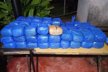 கடற்பரப்பில் மிதந்து வந்த பெருமளவு கஞ்சா மீட்பு (Photos)