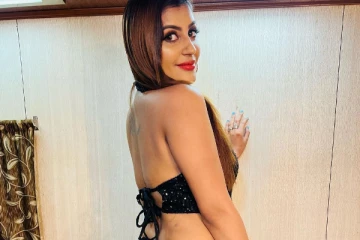 கேரவனில் படுகிளாமர் உடையில் போஸ் கொடுத்த யாஷிகா! எப்படி இருக்கிறார் பாருங்க