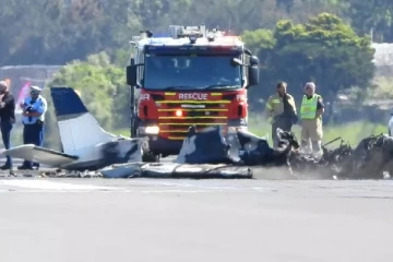 புறப்பட்ட சில நொடியிலேயே ஓடு பாதையில் விழுந்து எரிந்து கருகிய விமானம்