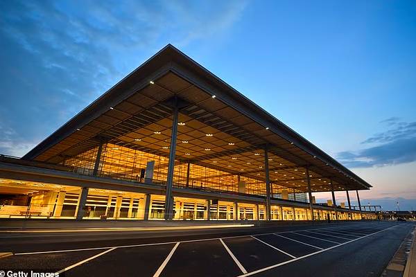 ஐரோப்பாவில் சதித்திட்டம்... ஜேர்மன் விமான நிலையத்தில் சிக்கிய ஹமாஸ் உறுப்பினர் | Hamas Member Arrested ஐரோப்பாவில் சதித்திட்டம்... ஜேர்மன் விமான நிலையத்தில் சிக்கிய ஹமாஸ் உறுப்பினர் | Hamas Member Arrested