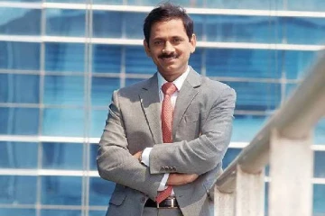 அன்று ரயில் டிக்கெட்டுக்காக வாங்கிய கடன்... ரூ 5 கோடி மதிப்பிலான வங்கி பங்குகளை பரிசாக அளித்த நபர்