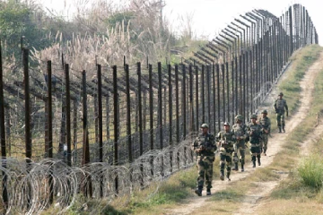 நீதிமன்றம் மூலமாக தன்னை ஒடுக்க பாகிஸ்தான் இராணுவம் சதி - இம்ரான்கான் குற்றச்சாட்டு