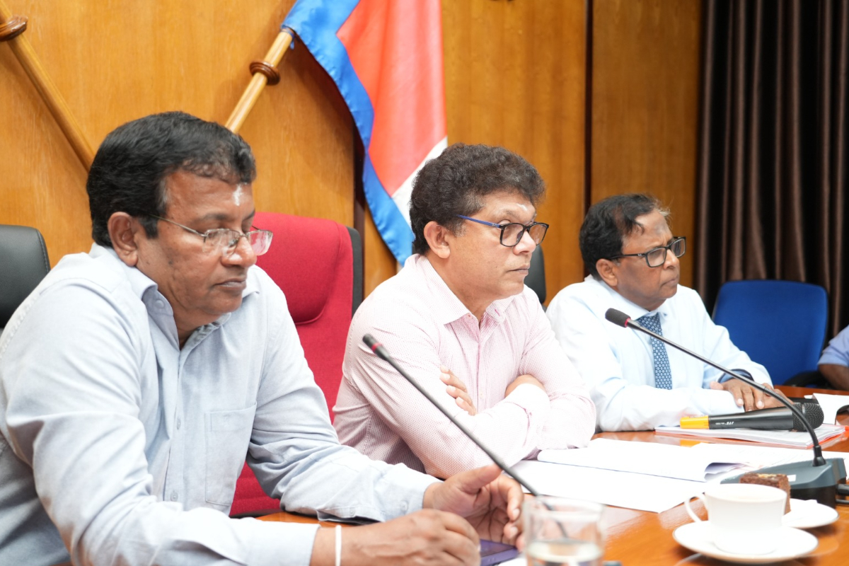 வடக்கு - கிழக்கில் 2 இலட்சம் ஏக்கர் காணிகள் விரைவில் விடுவிக்கப்படும் : அமைச்சர் அறிவிப்பு | 2 Lakh Ac Land In The North East Will Be Released