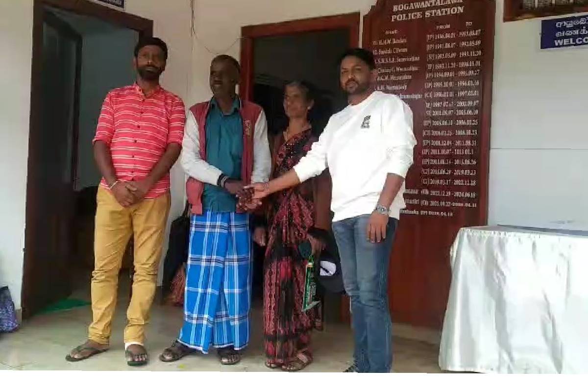 வீதியில் கண்டெடுத்த ஒரு பவுண் கைச்சங்கிலியை உரிமையாளரிடம் ஒப்படைத்த நல்லுள்ளங்கள் | Gold Bracelet Found On Street To Its Owner Hatton