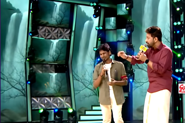 உசிரே போகுது ...உசிரே போகுது ; அம்பாறை சபேசன் குரலை கேட்டு எழுந்தோடி வந்த பாடகர் கார்த்திக்! | Usure Poguthu Song Sabesan Zee Tamil Saregamapa 5 உசிரே போகுது ...உசிரே போகுது ; அம்பாறை சபேசன் குரலை கேட்டு எழுந்தோடி வந்த பாடகர் கார்த்திக்! | Usure Poguthu Song Sabesan Zee Tamil Saregamapa 5