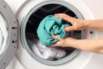 குழந்தை ஒளிந்திருப்பது தெரியாமல் இயக்கப்பட்ட வாஷிங் மெஷின்: நடந்த பயங்கரம்