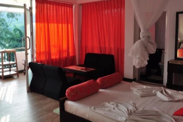 நண்பருடன் விருந்து; விடுதி அறையில் சடலமாக மீட்கப்பட்ட நபர்; நடந்தது என்ன?