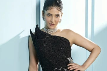 ஸ்ருதி ஹாசனா இது.. ரசிகர்களை ஷாக் ஆக்கிய லுக்