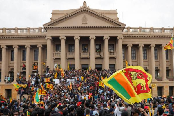 அதிகாலையில் சுற்றி திரியும் வெள்ளை வான்! வெளியான திடுக்கிடும் தகவல் | White Van Wander Around Sri Lanka Shocking News