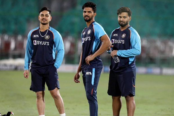 சிஎஸ்கே வீரர் என்பதால் புறக்கணிக்கிறாரா ரோகித் சர்மா? கொந்தளிக்கும் ரசிகர்கள் | Rohit Sharma Ignores Csk Player Ruturaj Gaikwad