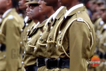 තුෂාර උපුල්දෙණියගේ සොහොයුරෙක් ඇතුළු බන්ධනාගාර නිලධාරීන් 16කට ස්ථාන මාරු