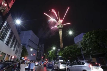 நியூசிலாந்தில் களைகட்டிவரும் புத்தாண்டு கொண்டாட்டம்!