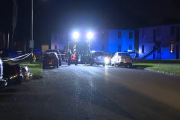 அமெரிக்காவில் அடுக்குமாடி குடியிருப்பில் துப்பாக்கிச்சூடு! ரத்த வெள்ளத்தில் நால்வர்