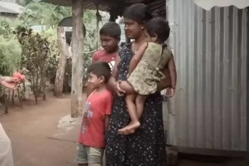 கணவனை இழந்து முன்று பிள்ளைகளுடன் வாழும் இளம் தாயார் படும் அவல நிலை(Video)