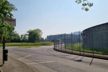 சிறையில் அடைக்கப்படும் பணக்காரர்கள் தங்கள் செலவுக்கு தாங்களே பணம் கட்ட யோசனை