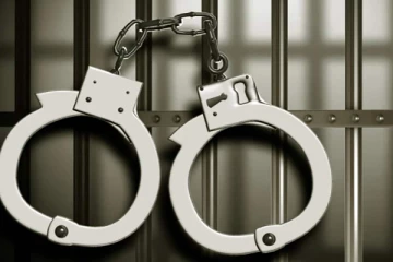 சுகாதார பரிசோதகர்களை தாக்கிய ஹோட்டல் உரிமையாளர்