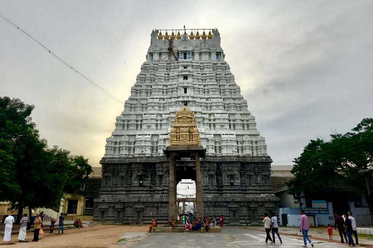 எல்லா வேதங்களையும் தலையணையாக கொண்ட பெருமாள் எங்கு உள்ளார் தெரியுமா? | Temple In Tamilnadu Were Perumal Appear Uniqueform