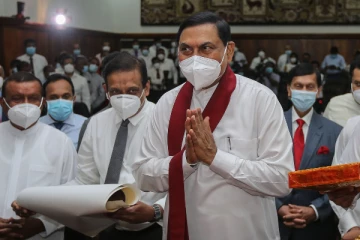 பசிலை காப்பாற்றும் தீவிர முயற்சியில் தென்னிலங்கை அரசியல்வாதிகள்