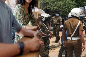 வெளிநாட்டில் கணவன் - பிள்ளைகளை கொடுமைப்படுத்திய இளம் தாய் காதலனுடன் ஓட்டம்