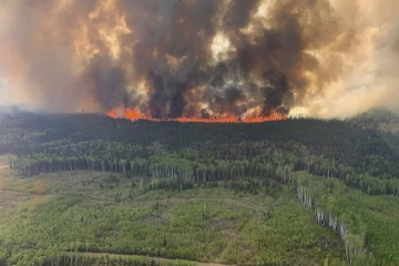 கனடா நாட்டின் அனைத்து மாகாணங்களிலும் கட்டுக்கடங்காமல் பரவும் காட்டுத்தீ!