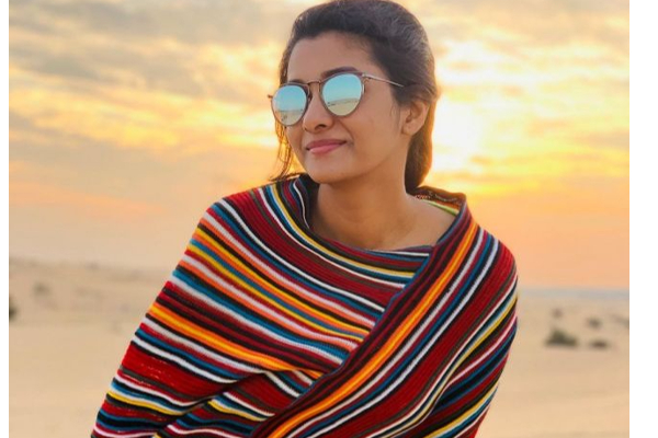 என்ன சிம்ரன் இதெல்லாம்.. குட்டை ஆடையில் வாய்ப்பிளக்க வைக்கும் நடிகை பிரியா பவானி சங்கர்.. | Priya Bhavani Shankar Latest Foreign Trip Lover