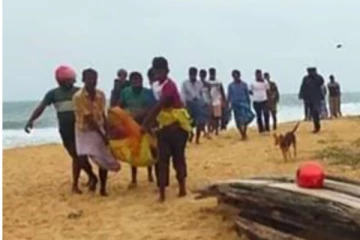 கடல் அலையில் அடித்துச் செல்லப்பட்ட சிறுவனின் சடலம் மீட்பு (Photo)