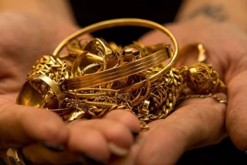 புதையலுக்கு ஆசைப்பட்டு 2.2 மில்லியன் ரூபாய் தங்க நகைகளை இழந்த பெண்