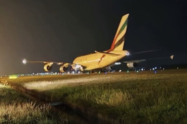 உலகின் மிகப்பெரிய எயார்பஸ் விமானம் கட்டுநாயக்க விமான நிலையத்தில் அவசரமாக தரையிறக்கம் | World S Biggest Flight Landed In Bia