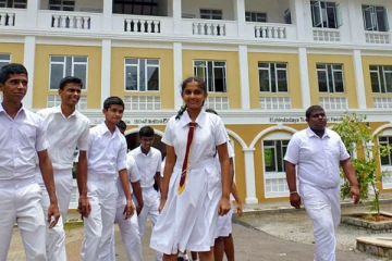 நாடளாவிய ரீதியில் மீண்டும் பாடசாலைகள் ஆரம்பம்