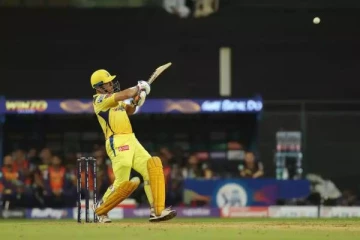 ஐபிஎல்: கொல்கத்தா அணிக்கு எதிராக தோனி படைத்த புதிய சாதனை!