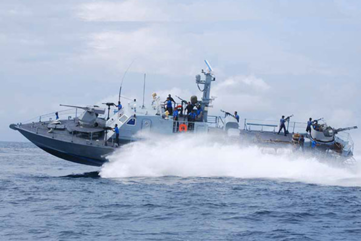 இலங்கை கடற்படை கப்பல் விபத்து! மீட்பு பணிகள் தீவிரம் | Naval Ship Accident In Angulana Sea