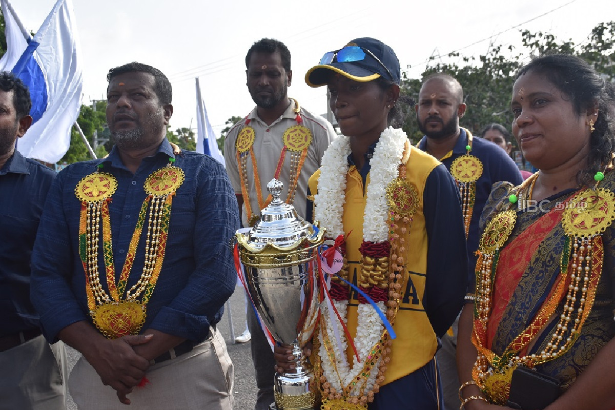 இலங்கை பெண்கள் A கிரிக்கெட் அணியில் இடம்பிடித்த சஜிந்தினி - மன்னாரில் அமோக வரவேற்பு | Mannar Girl Selected For Sl Women S A Cricket Team