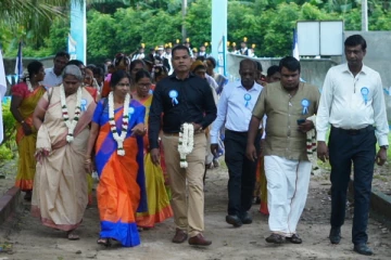 பண்டத்தரிப்பு இந்துக் கல்லூரி மாணவர்களின் கலைத் திறன்களை பாராட்டிய கந்தையா பாஸ்கரன்(படங்கள்)